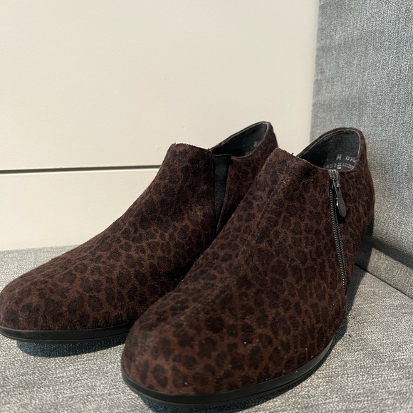 Munro Womens Brown Leopard Print Fabric Zip Up Booties - Picture 6 of 6